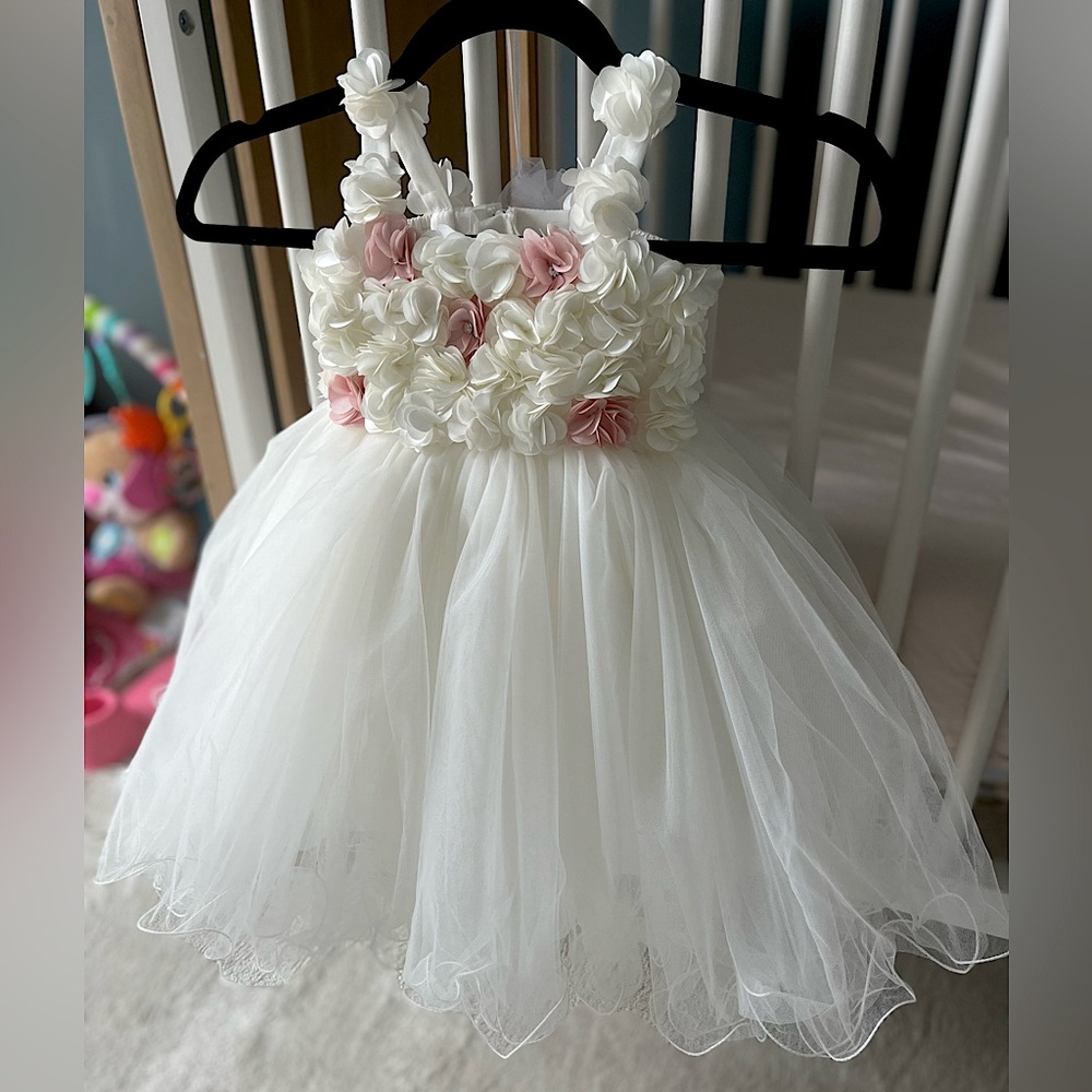 Tullleen baby white floral dress, size 12 months